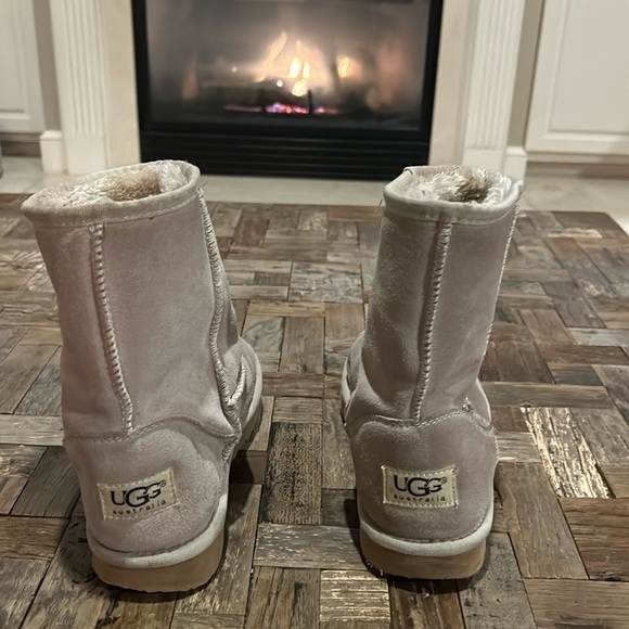 UGG Suede Short Classic Boots - Picture 1 of 11